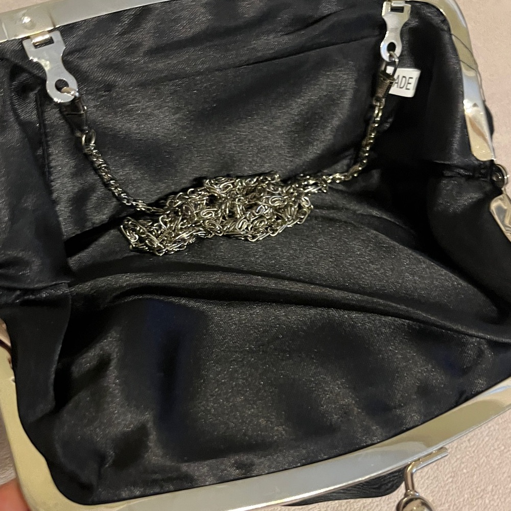 EUC Beautiful Evening Clutch With Chain Strap - Picture 8 of 11